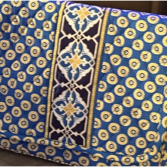 Vera Bradley Riviera Blue Lindsay Messenger Shoulder  Bag Yellow Flowers‎ New - Picture 3 of 9